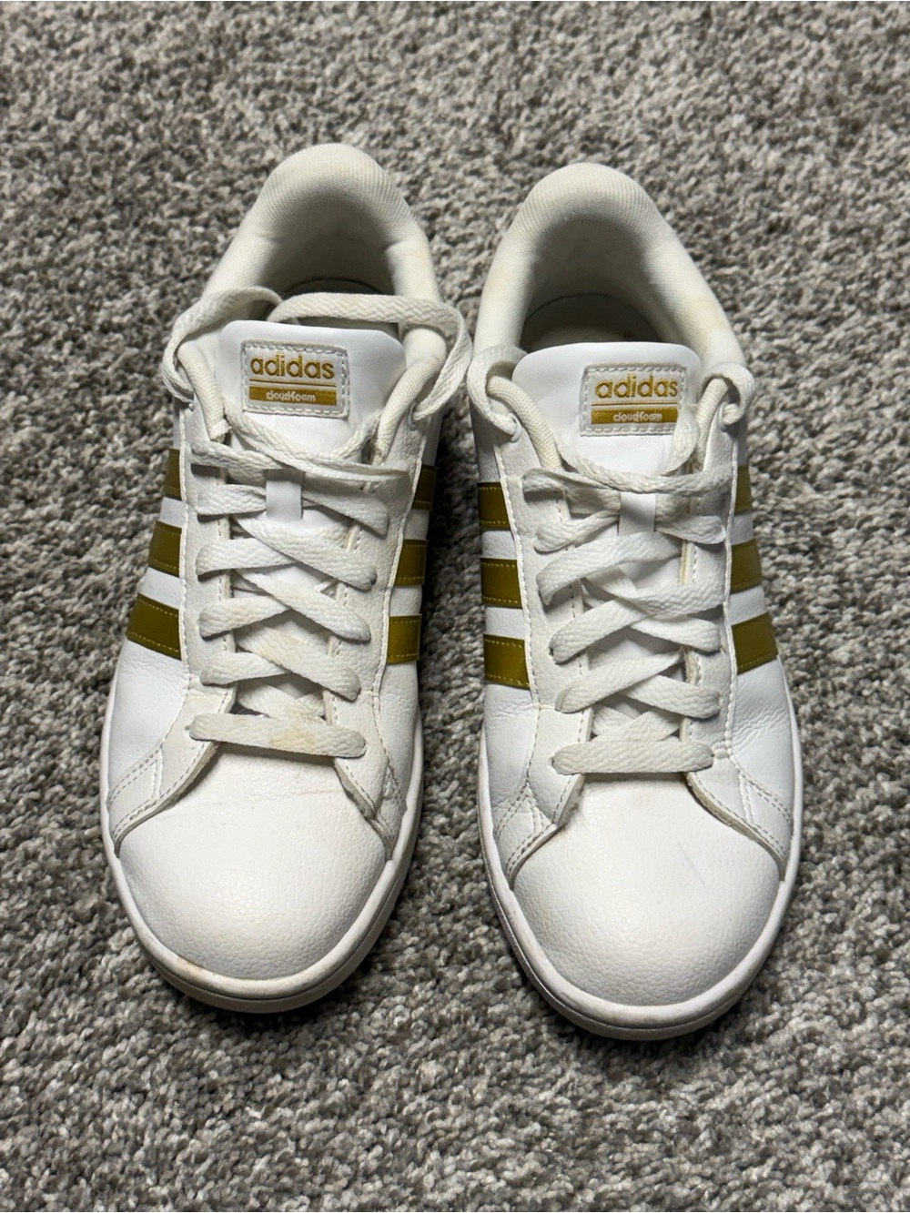 Women’s Size 8.5 White and Gold Adidas